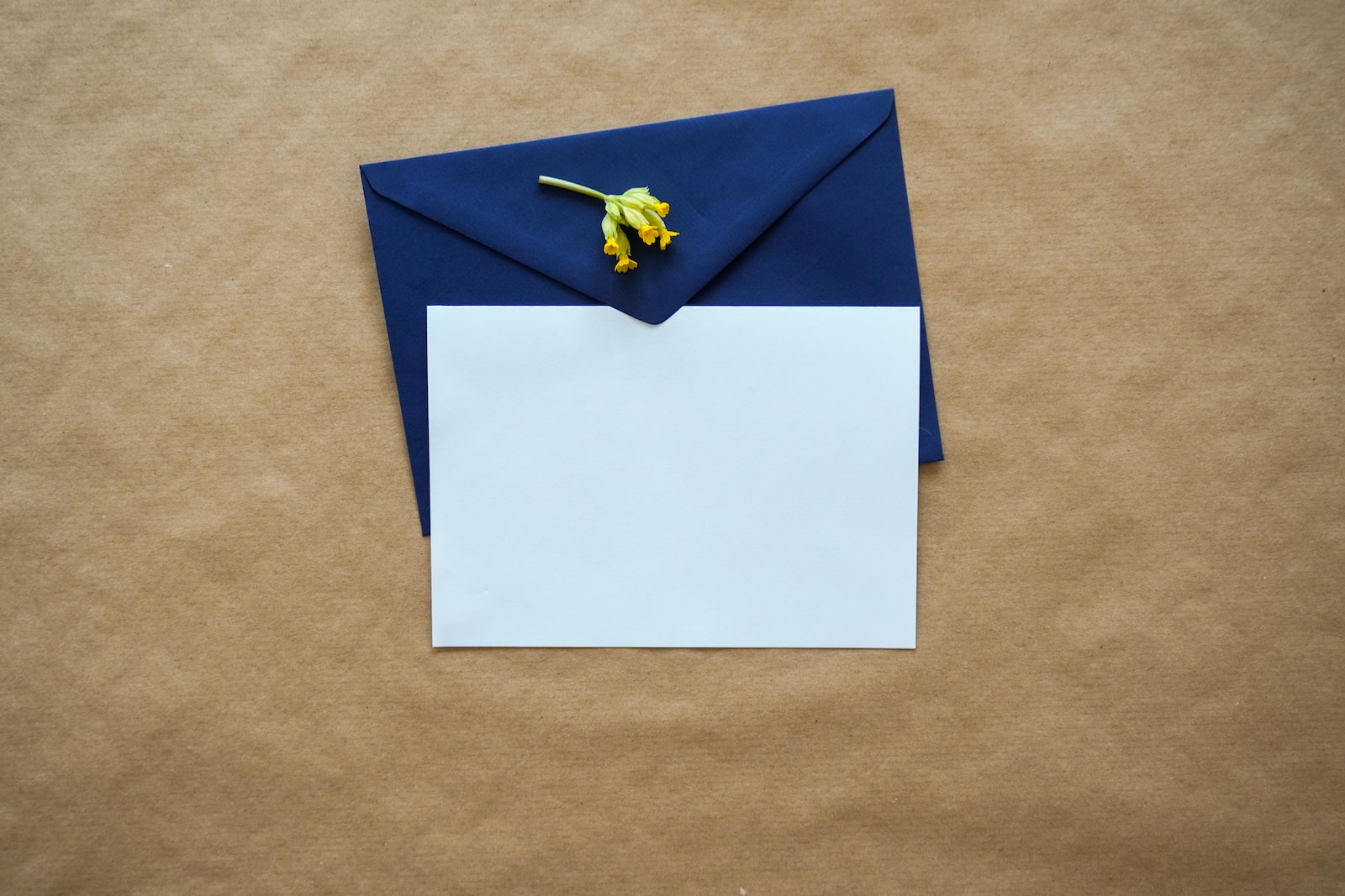 Les avantages et les inconvénients de donner une lettre de démission à court préavis