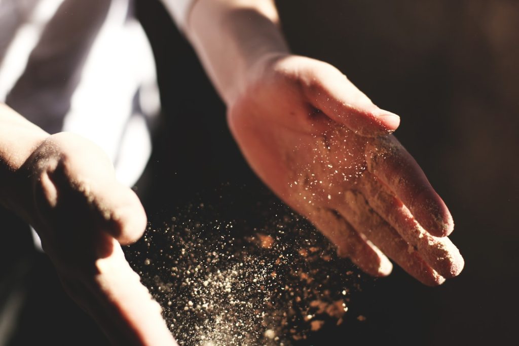 personne qui cuisine